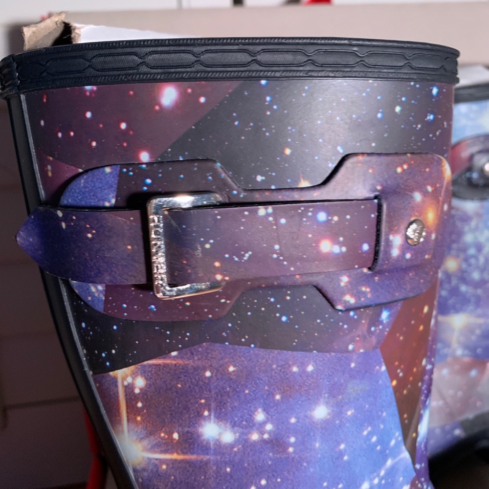 Hunter Boots - image 6